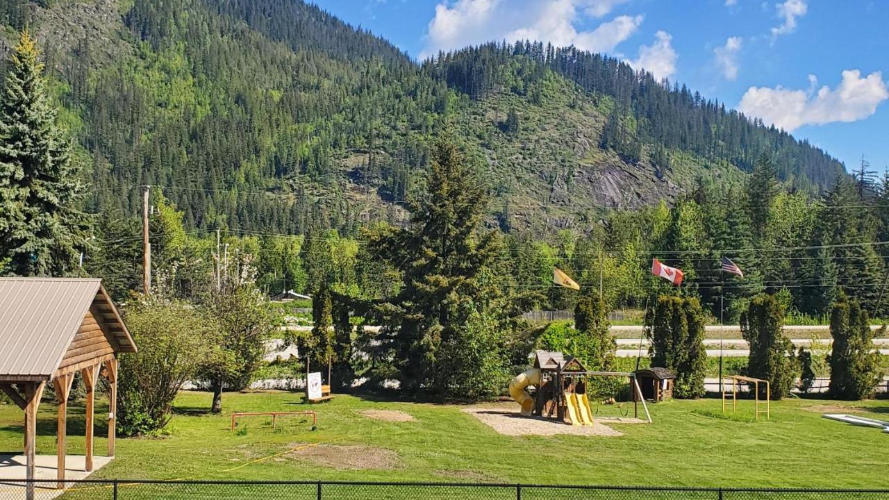 Sicamous Rv & Cabin Resort Malakwa Екстер'єр фото