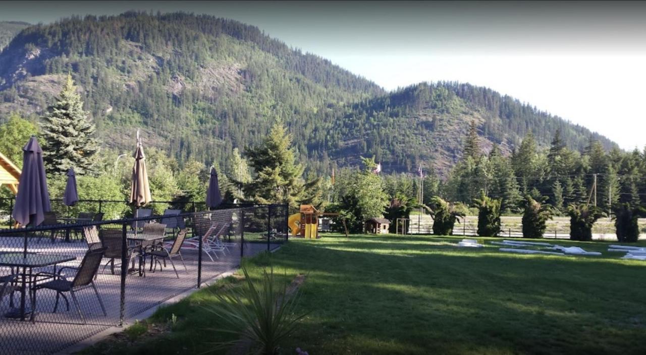 Sicamous Rv & Cabin Resort Malakwa Екстер'єр фото